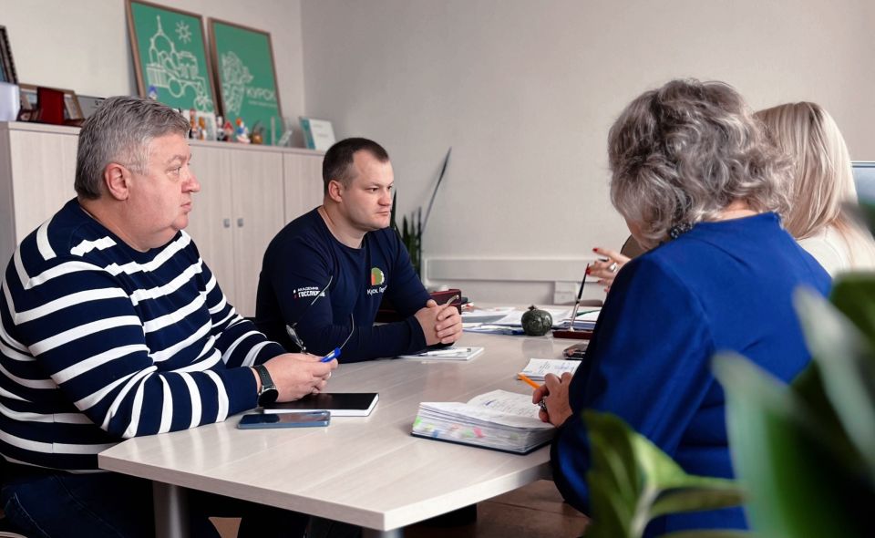 Участник проекта «Курск. Герои» Сергей Стрекалов работал в течение дня на площадке министерства промышленности, торговли и предпринимательства, знакомился с деятельностью Центра торговли и услуг – подведомственной...