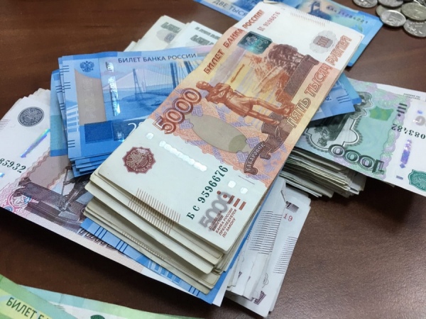 Курянка отправила мошенникам 885 тысяч рублей десятью переводами