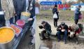В Курске волонтёры накормили бездомных горячим обедом у вокзала