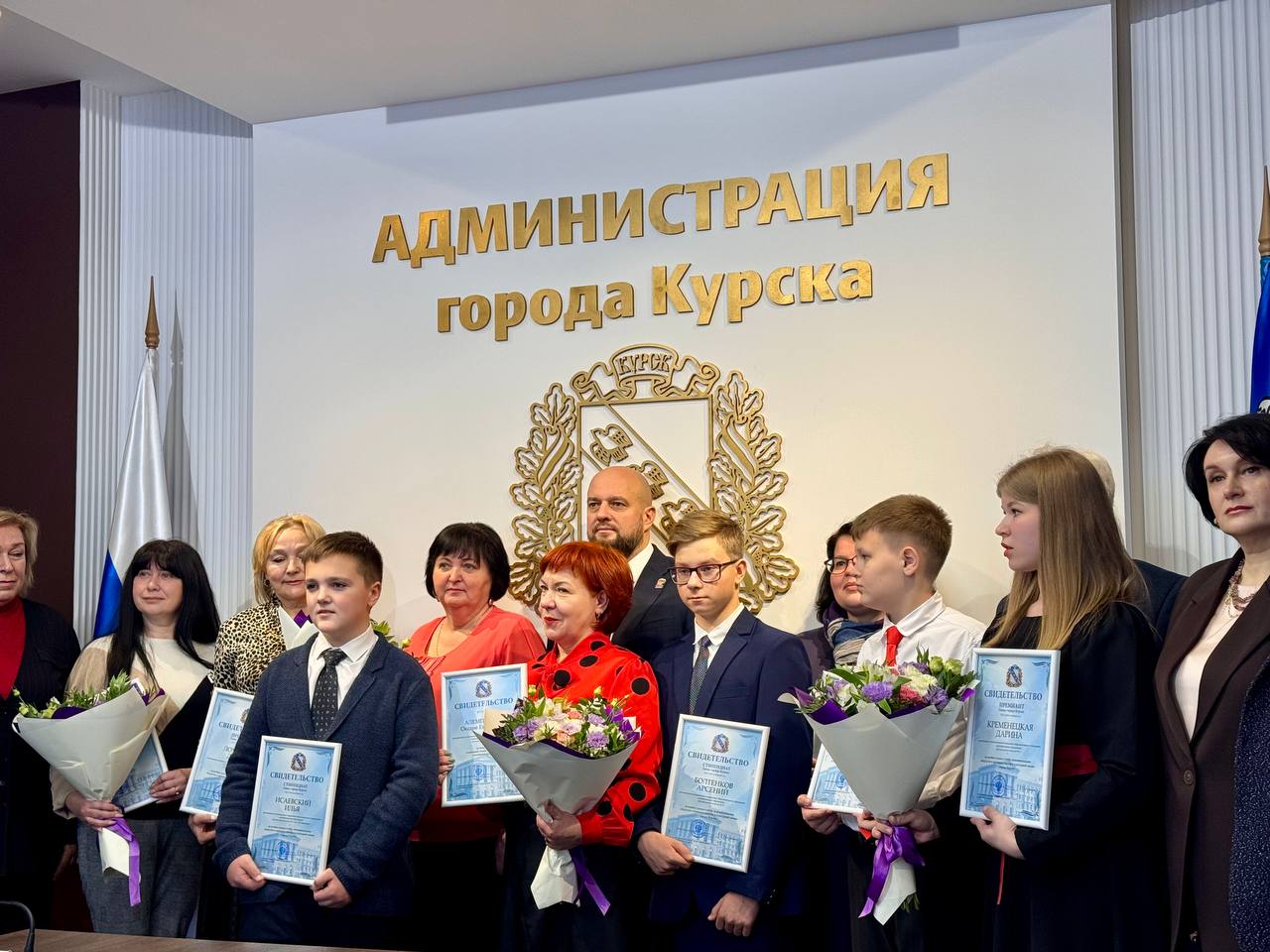 Мэр Курска встретился с победителями конкурсов детских школ искусств