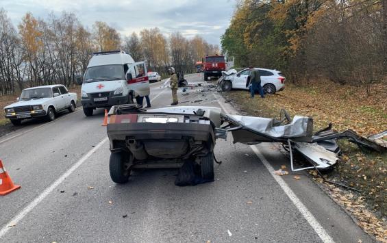 В Золотухинском районе столкнулись две машины, одну из них разорвало на части