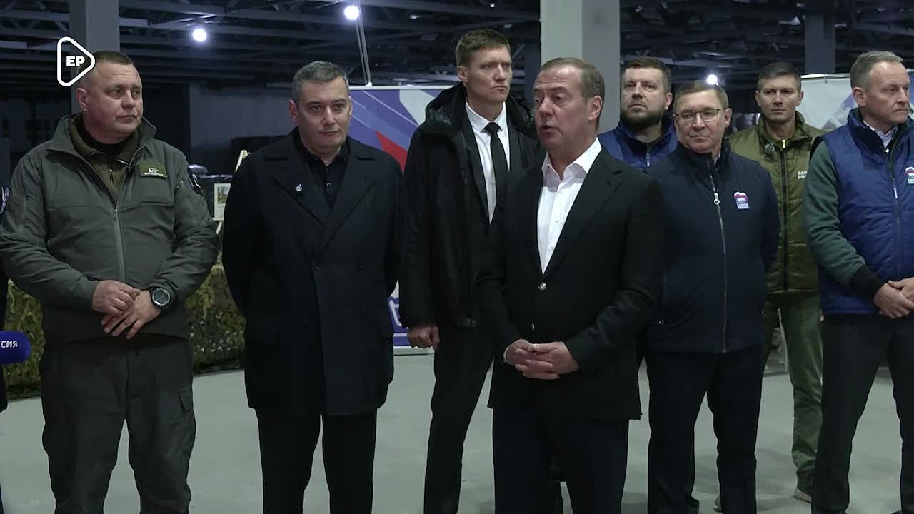 Дмитрий Медведев на встрече с волонтерами лагеря Единой России «Курский рубеж»: Для решения проблем Курской области должна быть применена вся мощь российского государства