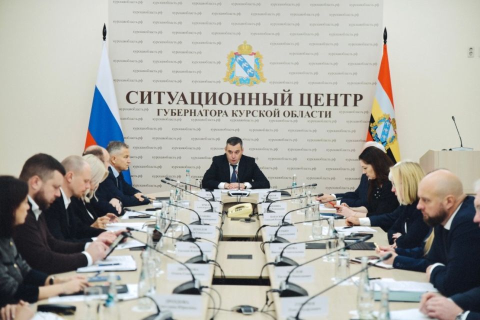 Вчера состоялось заседание Правительства Курской области, в котором принял участие новый временно исполняющий обязанности министра финансов и бюджетного контроля Курской области Владимир Панферов