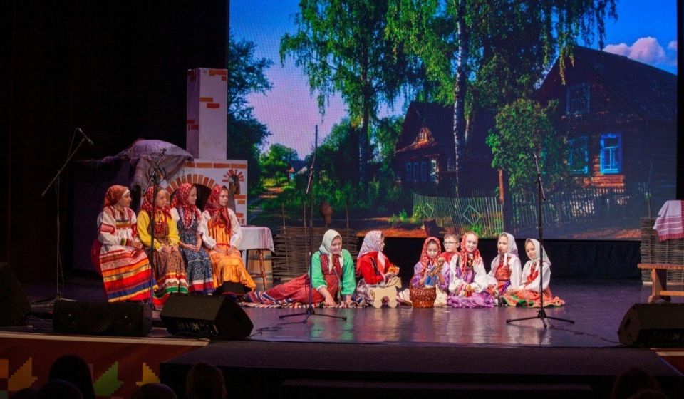 В Курске состоялась премьера спектакля с местными песнями и костюмами