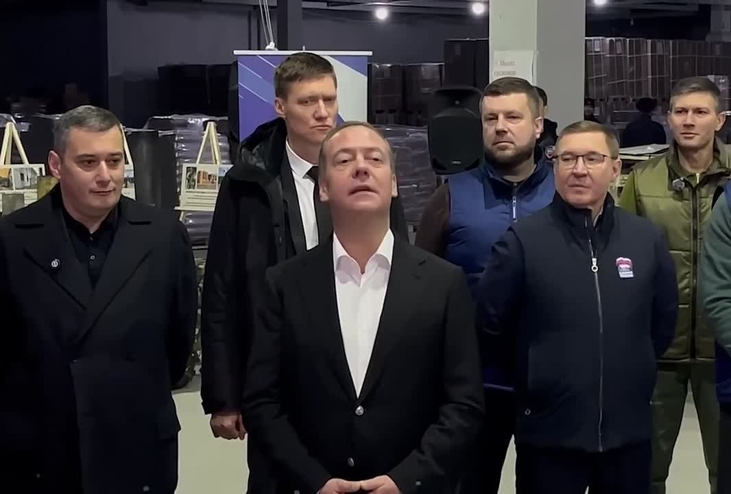 Медведев признался, что события в Курской области имеют для него особое значение, так как с регионом связаны семейные корни