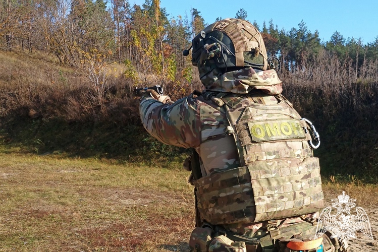 В Курске состоялись испытания на право ношения знака отличия полицейского спецназа Росгвардии