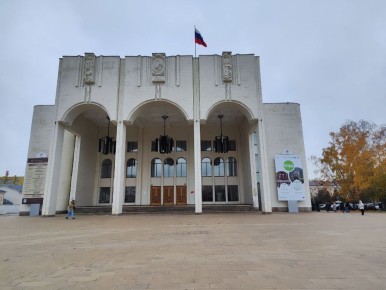 Куряне ждут продажу билетов на "Ревизора" с Машковым