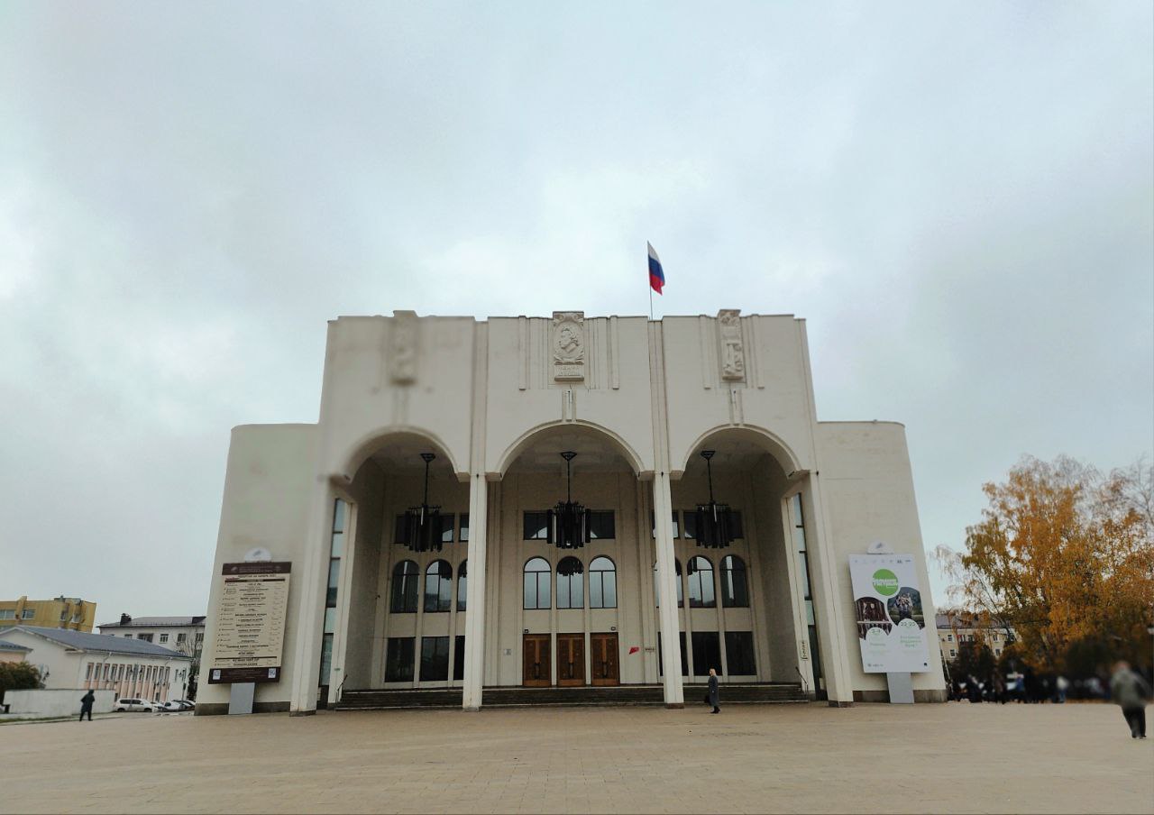 Актер Владимир Машков подарит билеты на «Ревизора» двум подписчикам курского губернатора