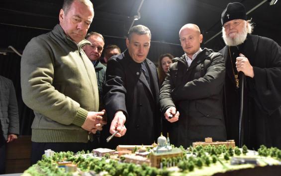 Медведев осмотрел исторические объекты Курска и поддержал создание духовно-просветительского кластера