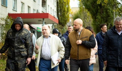 В Курске мэр Евгений Маслов сегодня разбирался с проблемами жителей