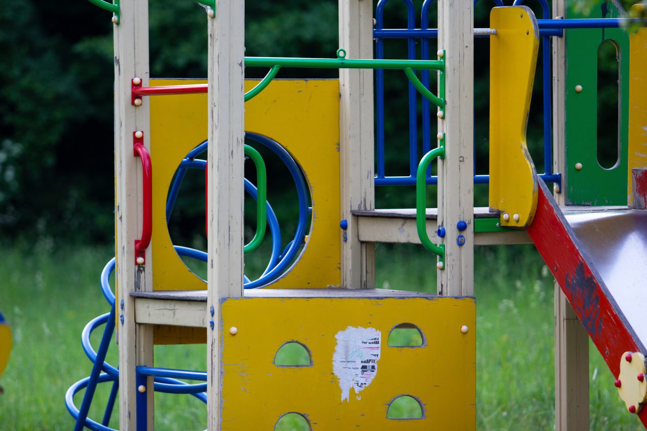 В Курске суд обязал ООО «Аврора+» привести в порядок две детские площадки