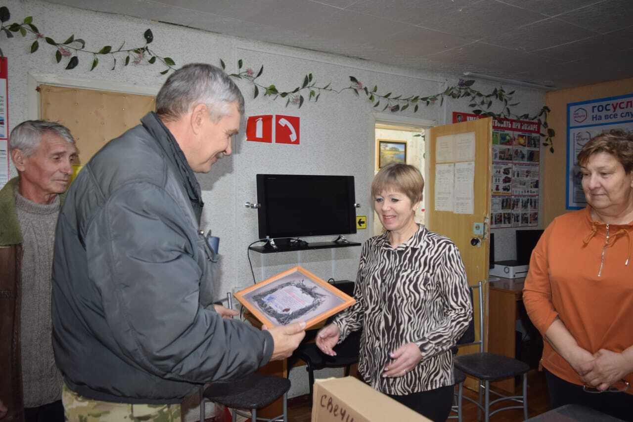 Командование 1 парашютно-десантного батальона 217 гвардейского парашютно-десантного Ивановского ордена Кутузова 3 степени полка выражает коллективу и получателям социальных услуг дневного отделения Поныровского района...