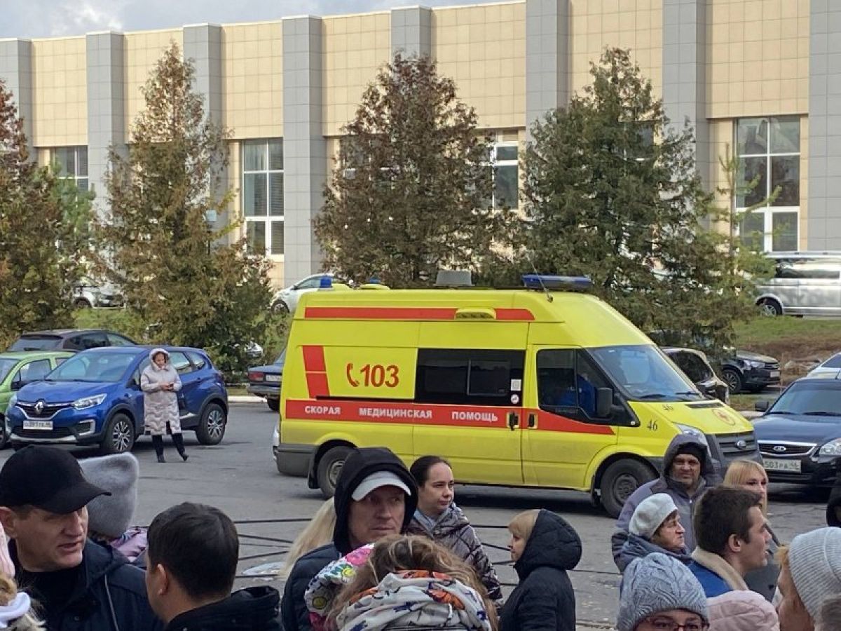 Курянке стало плохо в очереди за билетами на постановку «Ревизор»