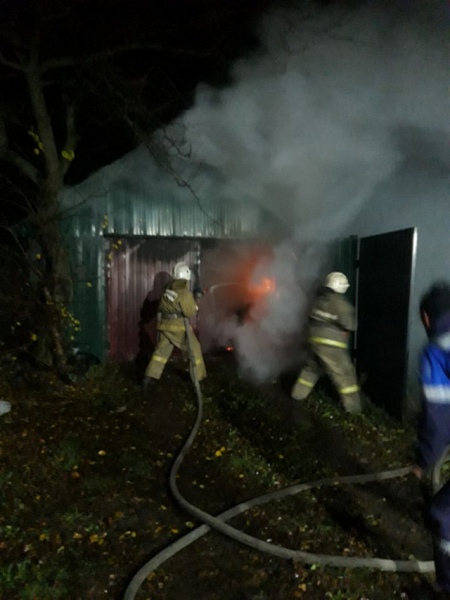 В Курской области выгорел гараж