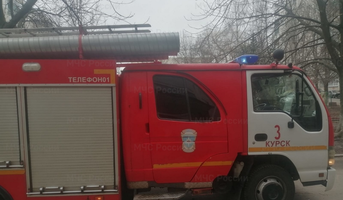 В Курской области потушили пожар в здании на 50 лет Октября