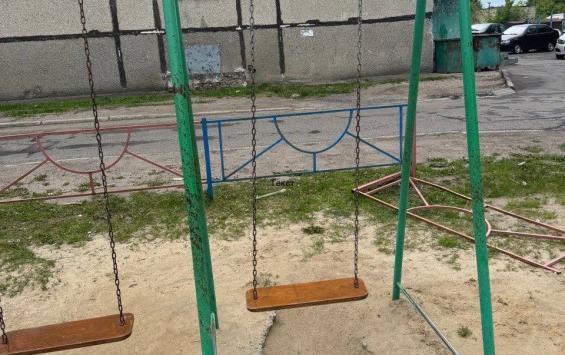 Суд обязал администрацию Курчатова выплатить 200 тысяч рублей семье пострадавшего на качелях ребёнка