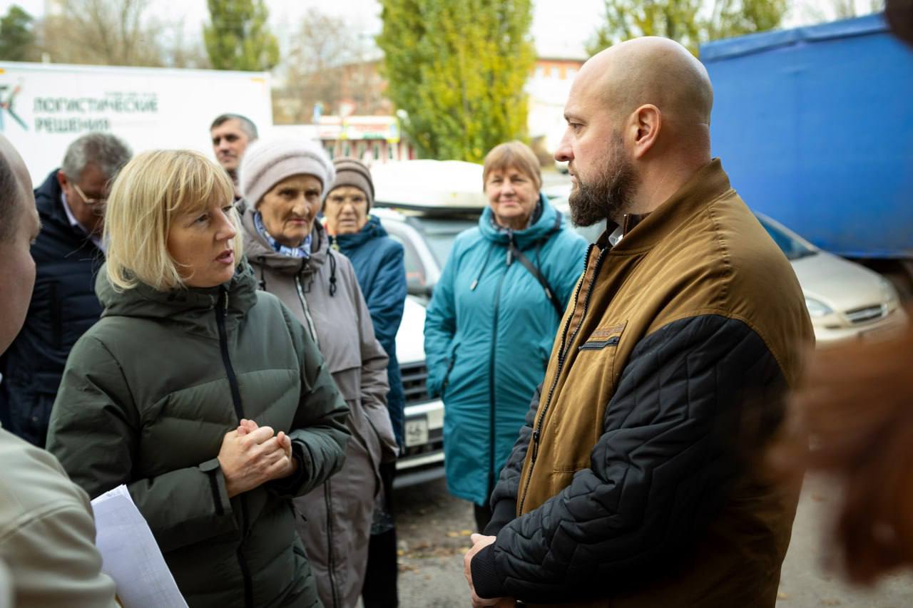 Жильцы дома на ПЛК пожаловались главе Курска на павильоны у дома