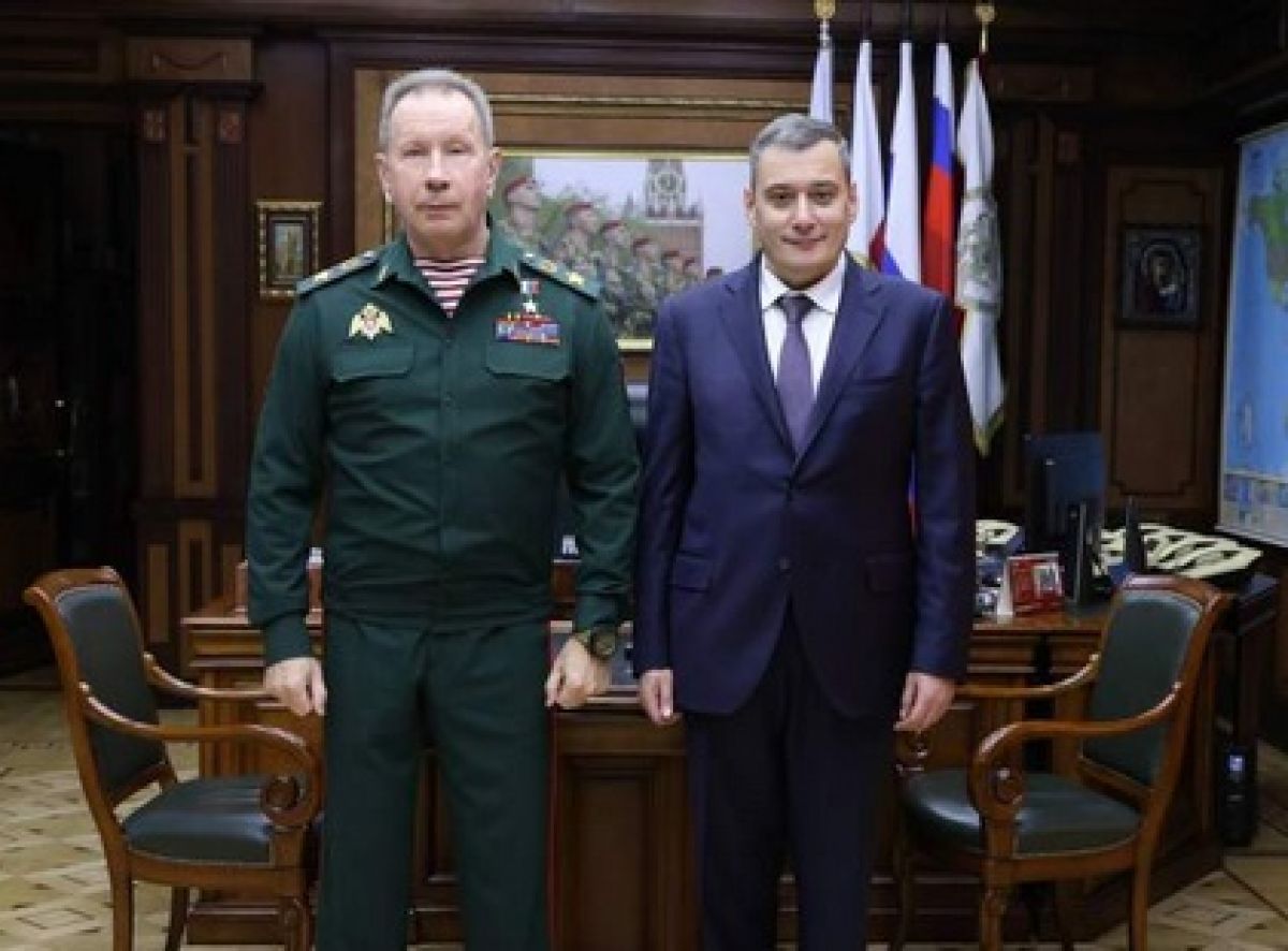 Губернатор Курской области Александр Хинштейн и директор Росгвардии Виктор Золотов обсудили безопасность региона