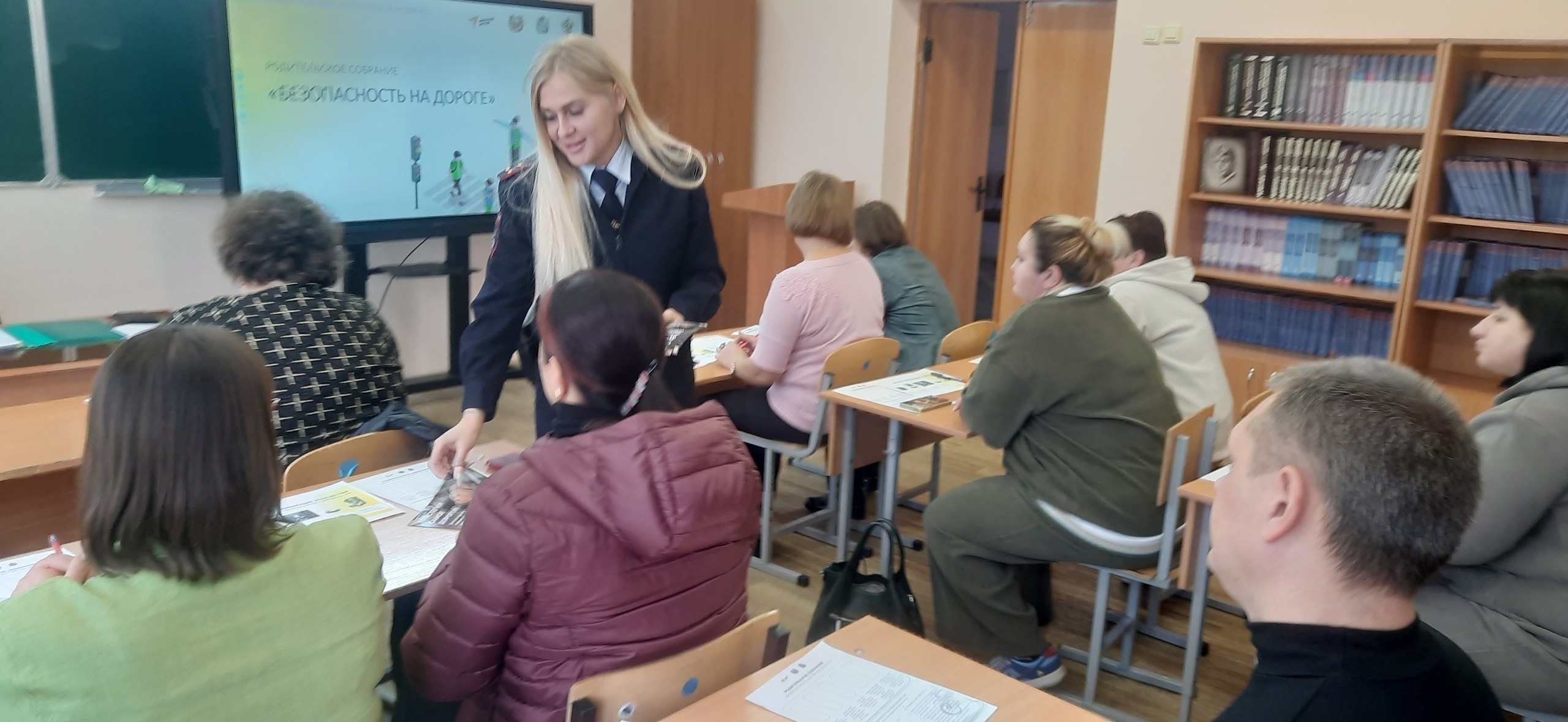 По итогам "Месячника безопасности дорожного движения", в рамках профилактики правонарушений среди несовершеннолетних в период каникул и детского травматизма состоялось общешкольное родительское собрание на тему:...