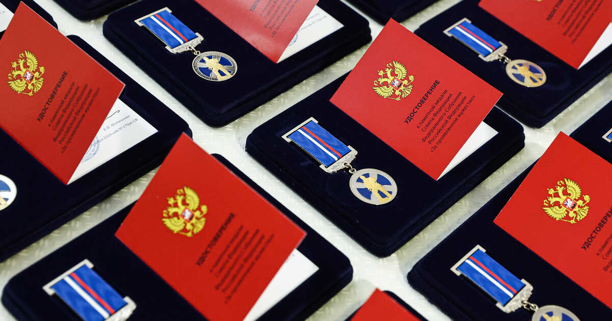 В России 182 детям-героям вручат медали "За проявленное мужество"