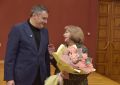 Александр Хинштейн поздравил почётного работника культуры региона Галину Азиатцеву с 80-летием