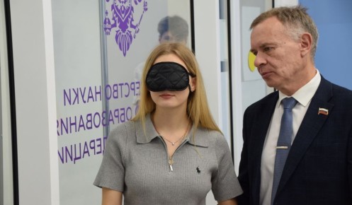 Говорить на языке глухонемых, «видеть» мир глазами незрячих: в Курске прошел необычный мастер-класс