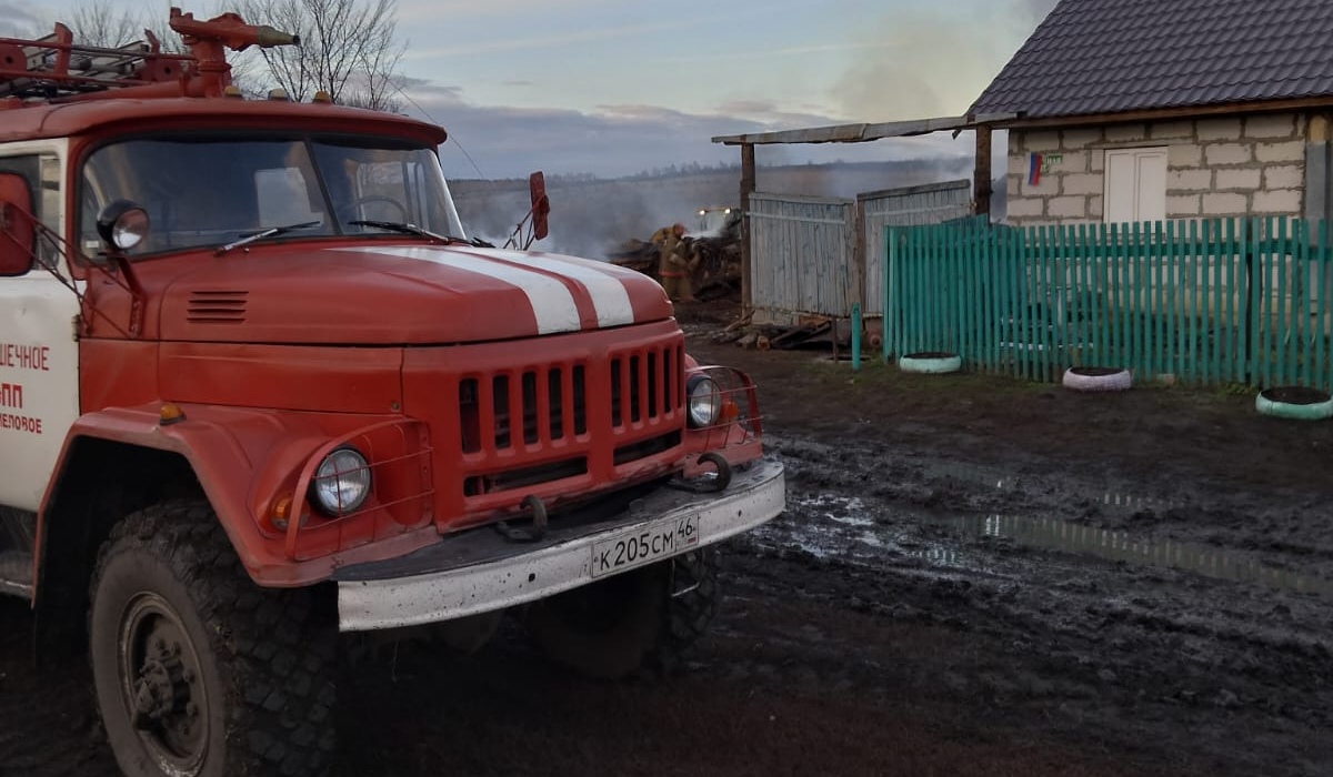 В Горшеченском районе Курской области потушили пожар на подворье