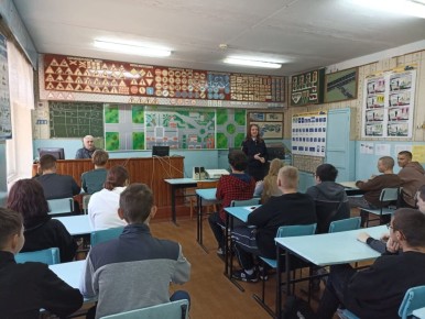 Встреча с сотрудниками Госавтоинспекции прошла в Щигровском филиале ОБПОУ «Советский социально-аграрный техникум им. В.М. Клыкова».