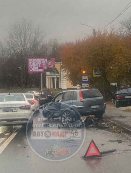 Пятница в Курске началась с серьезной аварии