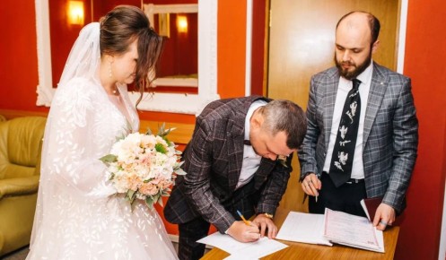 В Курской области 25 октября зафиксирован свадебный бум