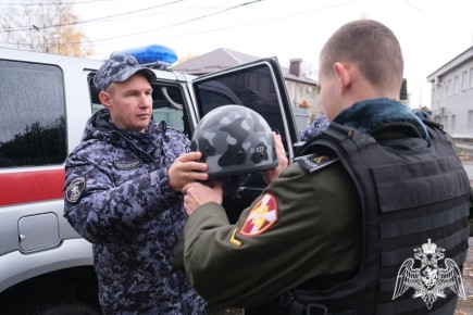 В Курске росгвардейцы рассказали студентам колледжа о своей работе