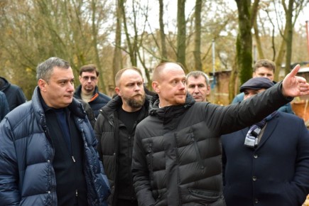 Губернатор проверил ход реконструкции мемориала Памяти павших