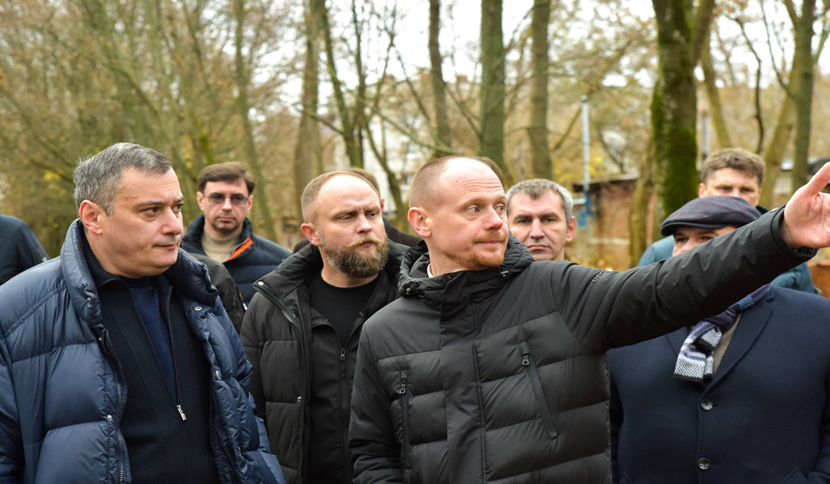 Александр Хинштейн проверил реконструкцию мемориала в Курске