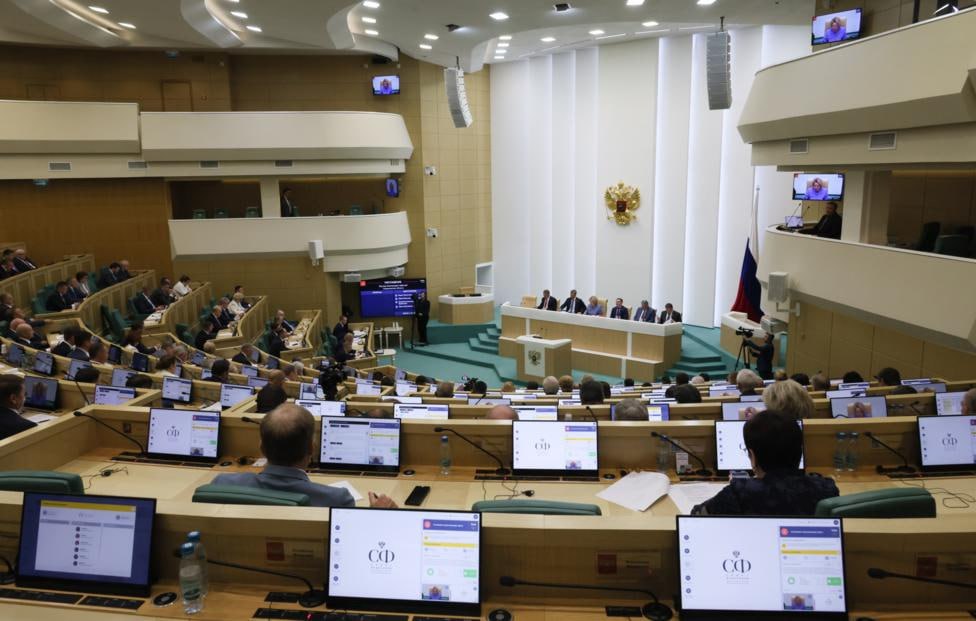 Сенатор Гибатдинов предложил надбавки врачам и учителям курского приграничья