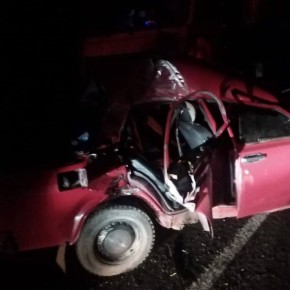 «Легковушка» врезалась в КАМАЗ