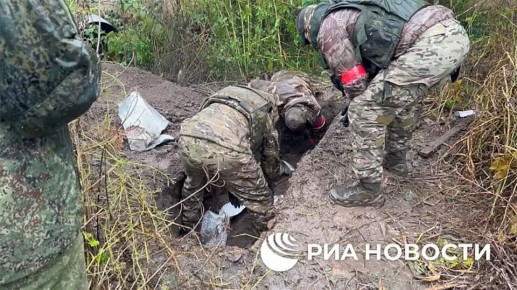 Жители курской Суджи во время оккупации со стороны ВСУ были вынуждены хоронить своих соседей в теплицах и огородах, рассказал РИА Новости старший офицер отдела организации розыска без вести пропавших и поиска погибших...