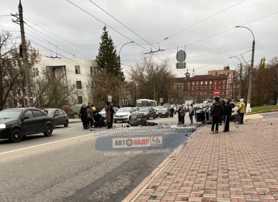 В Курске столкнулись автомобиль «Мазда» и мотоцикл