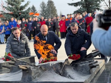 В Курске День народного единства начался с памятного митинга