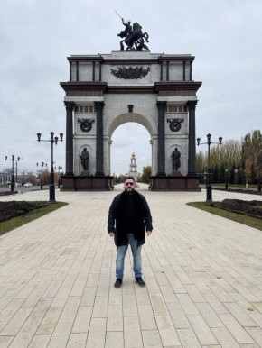 Блогер Аким Апачев ответил Александру Хинштейну на критику концерта в Курске