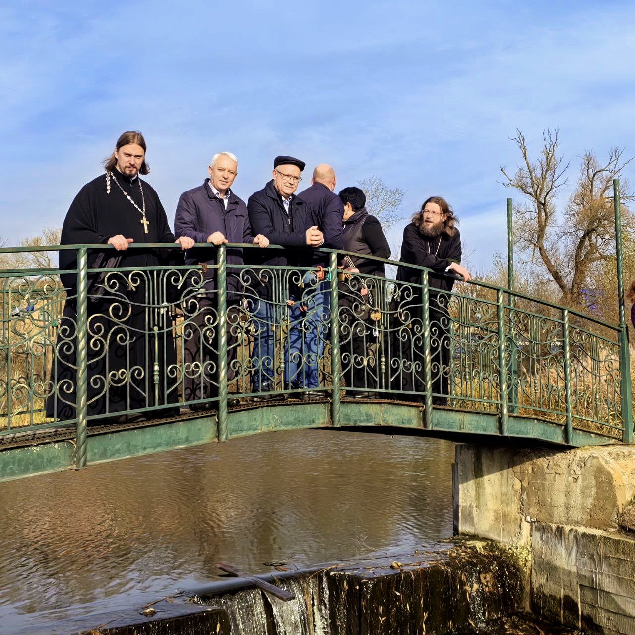 Юрий Астахов: Аллея памяти. В знаменательный для всей России день, когда мы отмечаем праздник Казанской иконы Божьей Матери и День народного единства, на берегу городского пруда состоялась церемония закладки священной аллеи