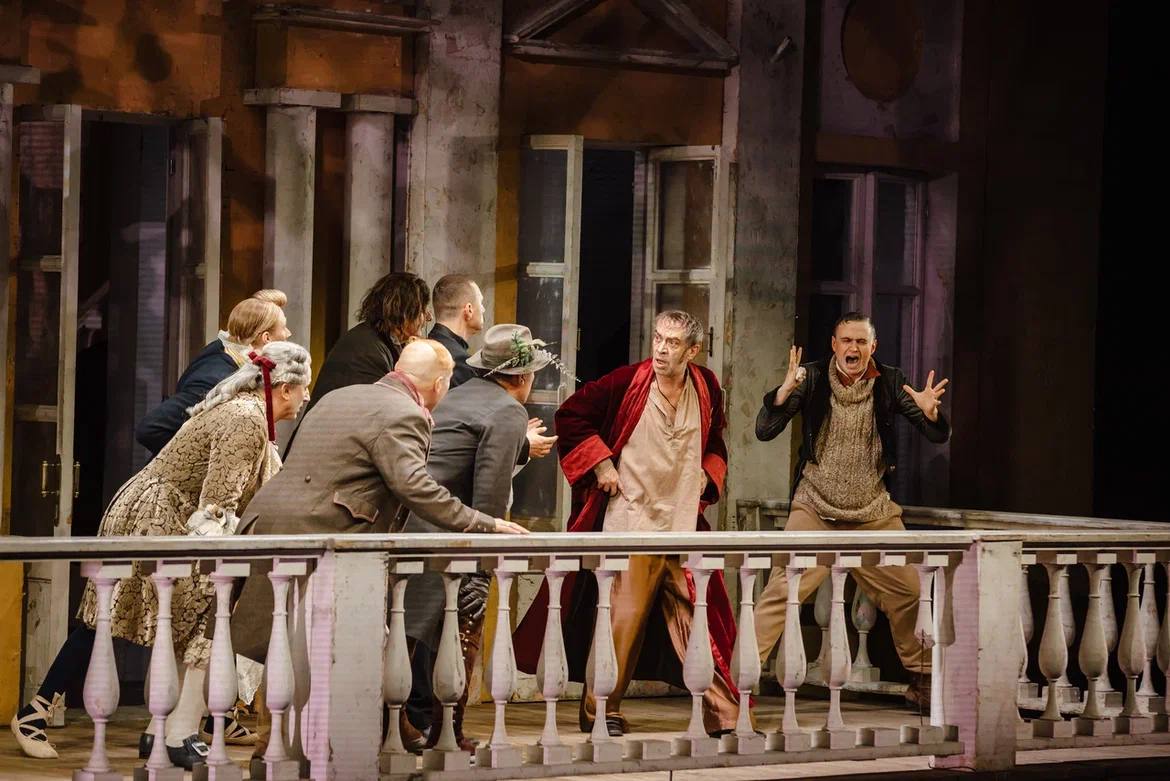 Более 800 курян посетили премьеру столичного «Ревизора»