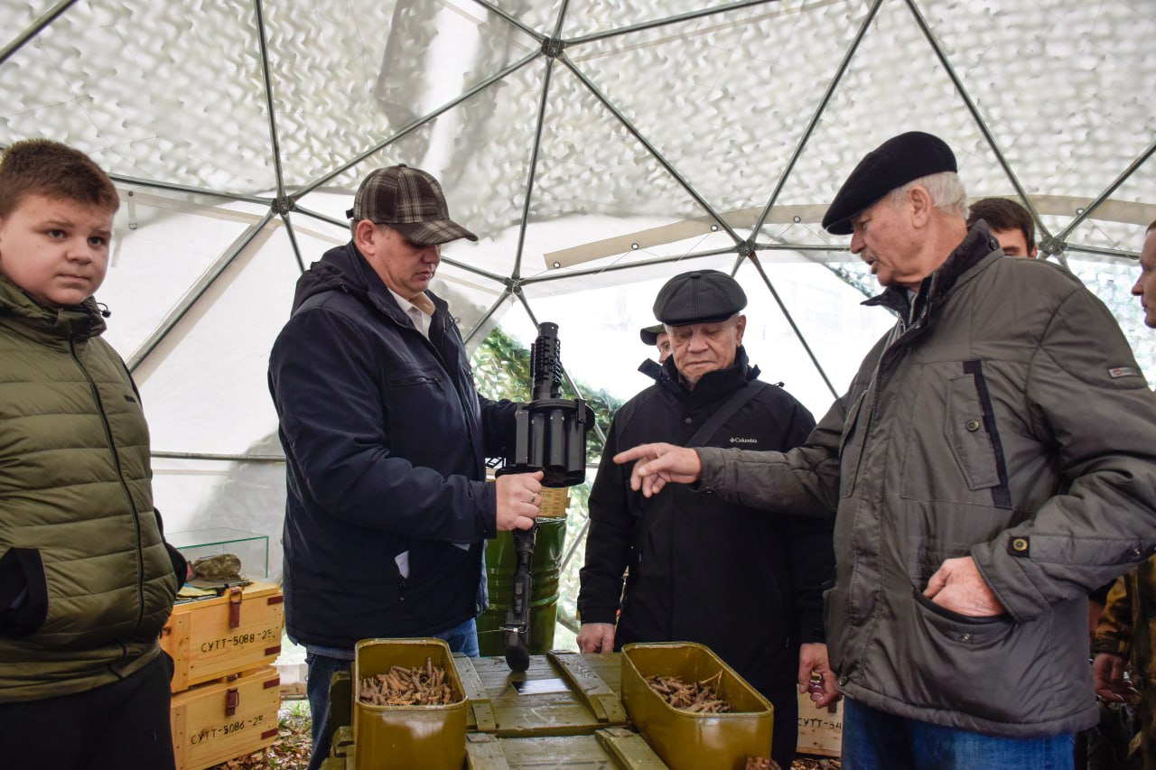 Сегодня специалисты ТИЦ Курской области продолжали проводить экскурсии по выставке «Поток» на Полугоре