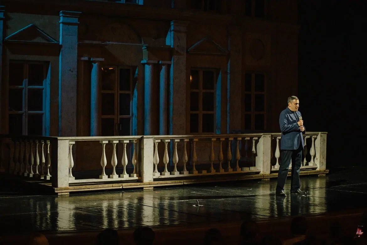 6,5 тысяч человек посмотрели спектакль "Ревизор" в онлайн-формате