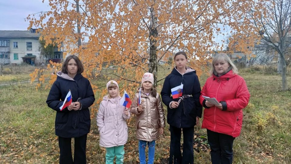 Сотрудники Новоандросовской библиотеки и СДК провели акцию " Россия - это мы!"