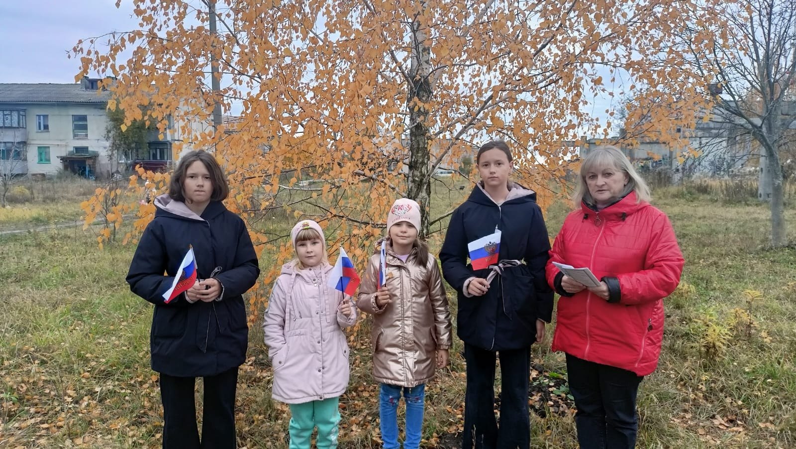 Сотрудники Новоандросовской библиотеки и СДК провели акцию " Россия - это мы!"