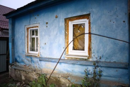 ВСУ обстреляли Рыльск. Повреждены заборы, фасады, остекление пяти частных домов, а также газопровод и ЛЭП