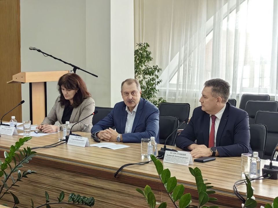 В КГУ обсудили новые вызовы регуляторной политики и рост производительности труда