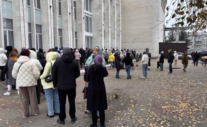 Хинштейн потребовал наказания за плохую организацию продажи билетов на «Ревизора»