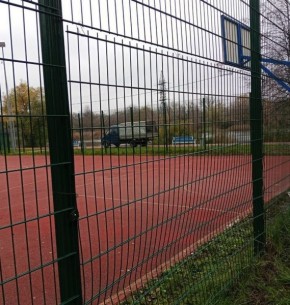 В Курске новые спортивные площадки разбивают вандалы