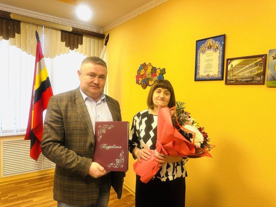 Олег Быковский: Сегодня день рождения Елены Николаевны Березуцкой, начальника Управления финансов Администрации Октябрьского района